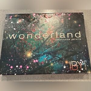Wonderland eyeshadow palette